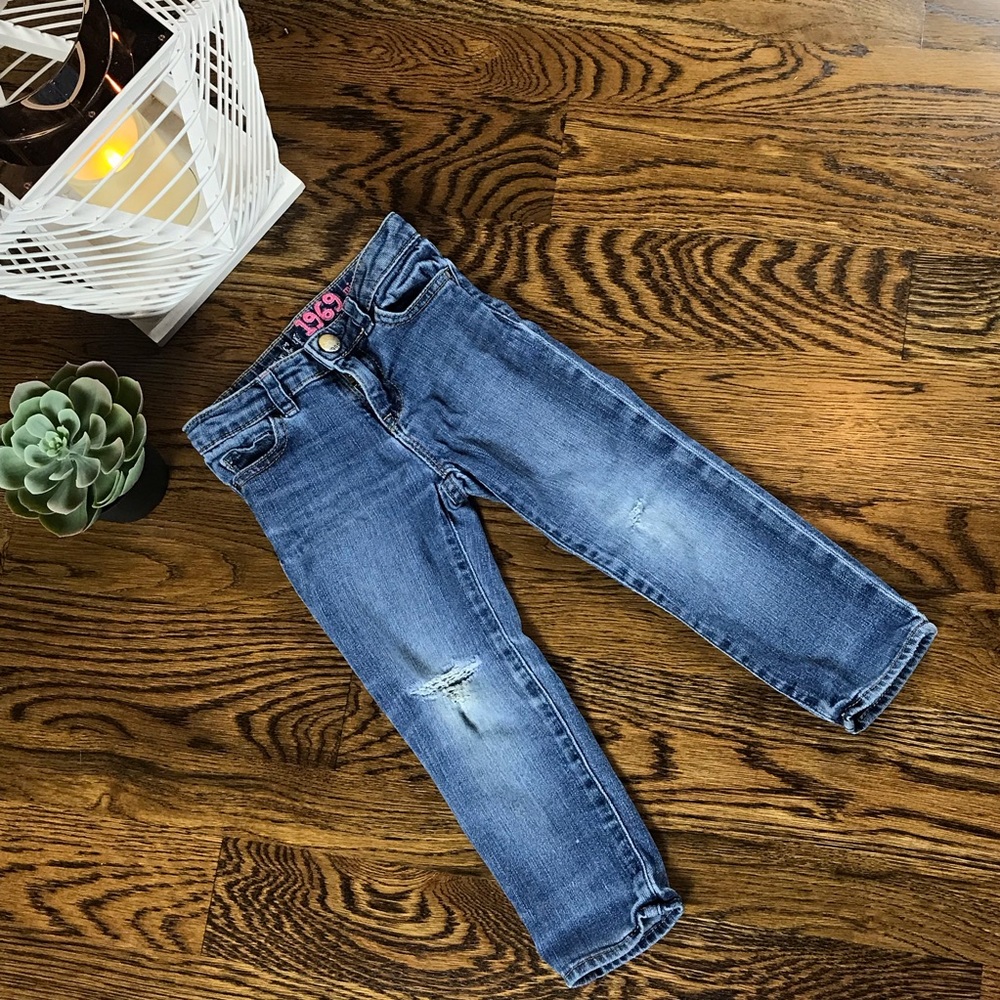 [SOLD] Gap Mini Skinny Jeans Distressed Ripped Kne
